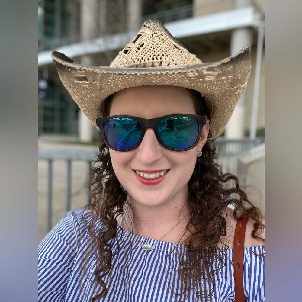 Meet your Posher, Emily